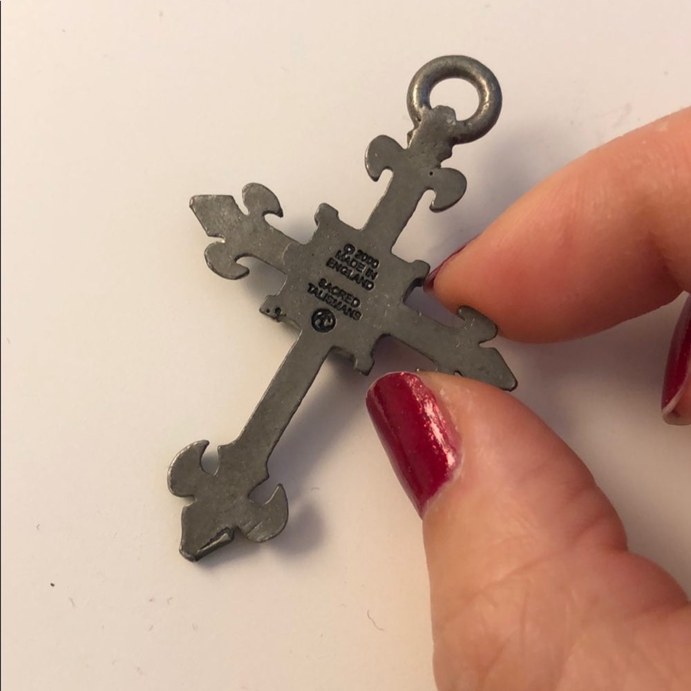 Beautiful cross pendent - Picture 3 of 3
